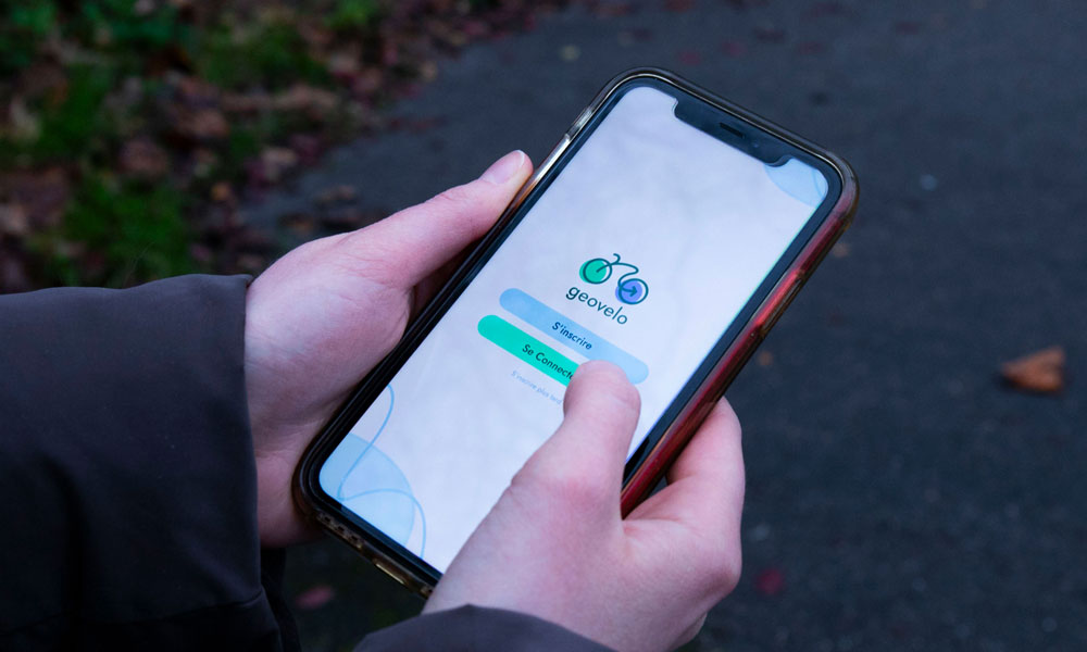 Photographie d'une mise en situation de l'utilisation de l'application Géovélo, arrivé sur l'accueil