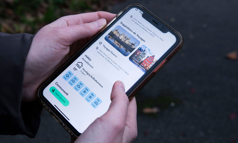 Photographie de mise en situation, navigation dans l'onglet Explorer, qui réunis différents voyage, ou encore la météo mais aussi l'onglet communauté.